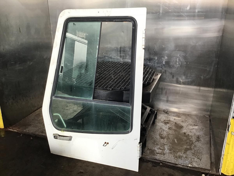 Liebherr Cabin Door - Porta e peças: foto 2 Liebherr Cabin Door - Porta e peças: foto 2