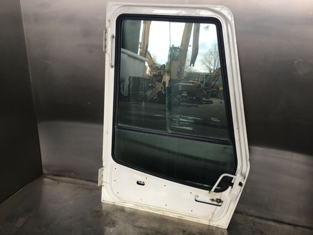 Liebherr Cabin Door - Porta e peças: foto 5 Liebherr Cabin Door - Porta e peças: foto 5