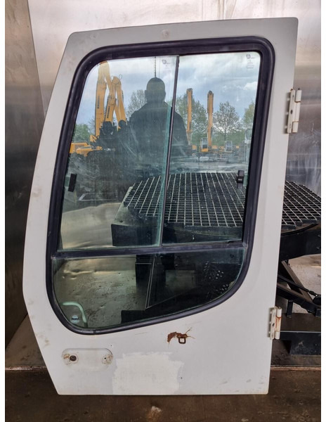 Liebherr Cabin Door - Porta e peças: foto 1 Liebherr Cabin Door - Porta e peças: foto 1