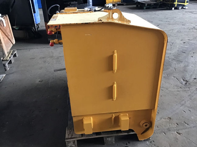Liebherr Fuel Tank - Tanque de combustível: foto 3 Liebherr Fuel Tank - Tanque de combustível: foto 3