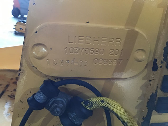 Liebherr Fuel Tank - Tanque de combustível: foto 4 Liebherr Fuel Tank - Tanque de combustível: foto 4