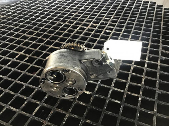 Bomba de óleo Liebherr Oil Pump: foto 6