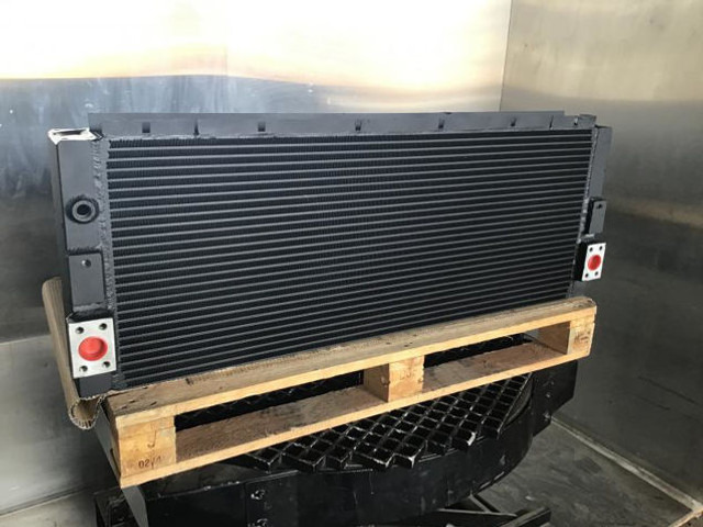 Liebherr Oilcooler - Radiador de óleo: foto 2 Liebherr Oilcooler - Radiador de óleo: foto 2