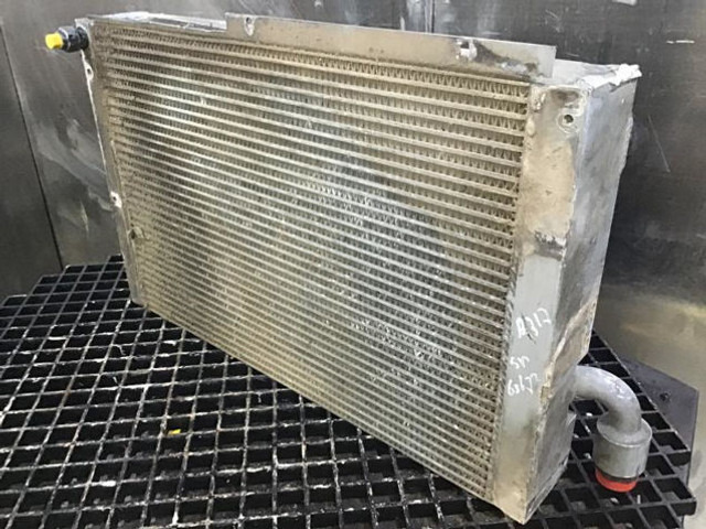 Liebherr Oilcooler - Radiador de óleo: foto 2 Liebherr Oilcooler - Radiador de óleo: foto 2