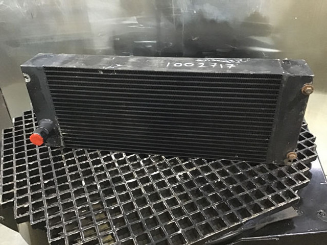 Liebherr Oilcooler - Radiador de óleo: foto 1 Liebherr Oilcooler - Radiador de óleo: foto 1