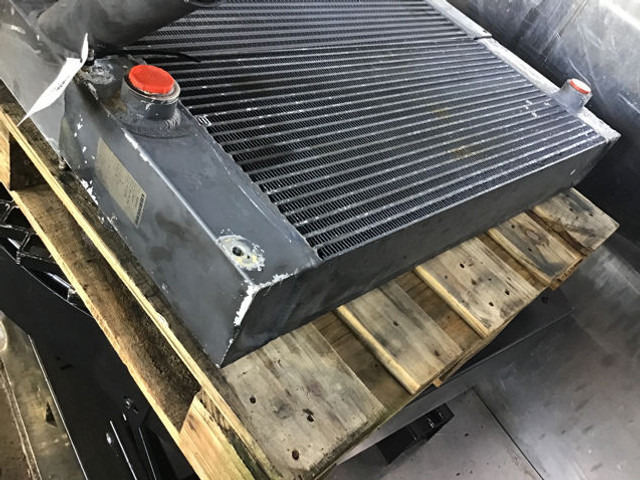 Liebherr Oilcooler - Radiador de óleo: foto 1 Liebherr Oilcooler - Radiador de óleo: foto 1