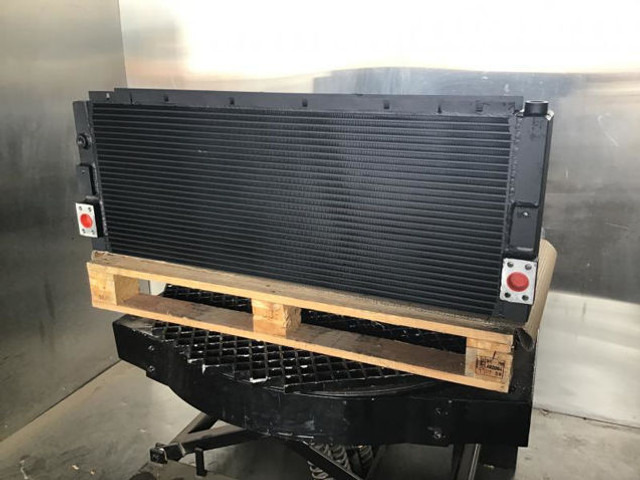 Liebherr Oilcooler - Radiador de óleo: foto 1 Liebherr Oilcooler - Radiador de óleo: foto 1
