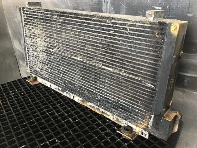 Liebherr Oilcooler - Radiador de óleo: foto 2 Liebherr Oilcooler - Radiador de óleo: foto 2