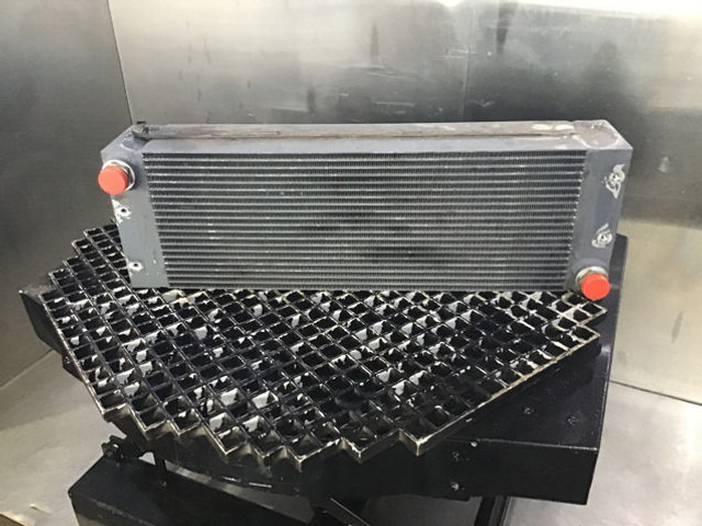 Liebherr Oilcooler - Radiador de óleo: foto 2 Liebherr Oilcooler - Radiador de óleo: foto 2