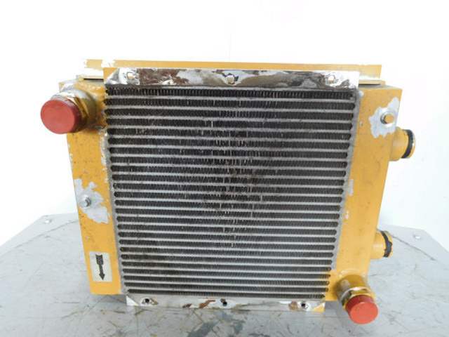 Liebherr Oilcooler - Radiador de óleo: foto 1 Liebherr Oilcooler - Radiador de óleo: foto 1