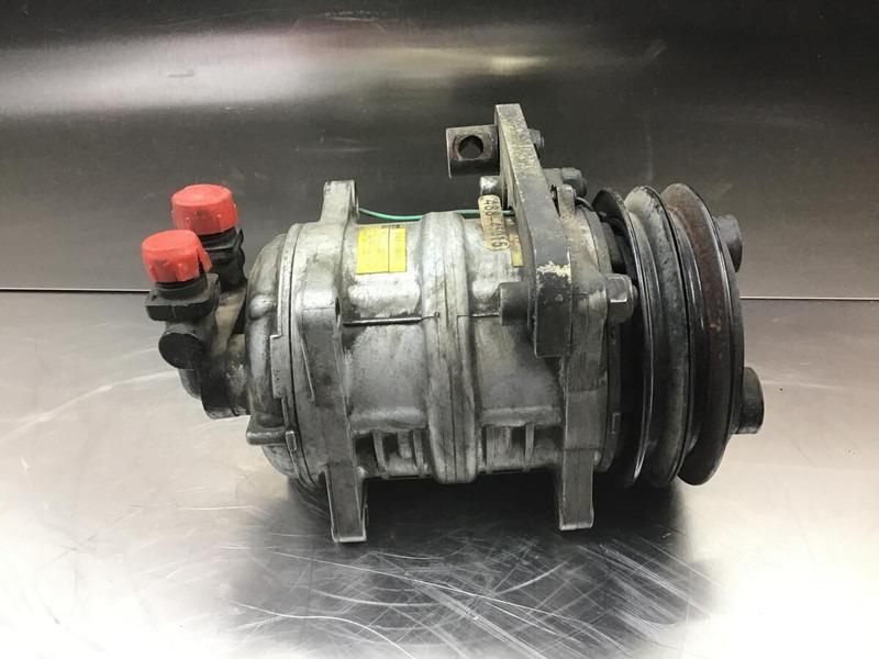 Liebherr R900 Li / A316 Li / A314 Li / A312 Li / A309 Li / A310 - Compressor de ar condicionado: foto 1 Liebherr R900 Li / A316 Li / A314 Li / A312 Li / A309 Li / A310 - Compressor de ar condicionado: foto 1