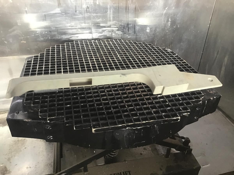 Liebherr R914STD / R914HDSL / R914B / R914 EW / R904 / R924 B / R934 / R934B / R954B / R964B / R974B / R974 - Tubo de admissão: foto 2 Liebherr R914STD / R914HDSL / R914B / R914 EW / R904 / R924 B / R934 / R934B / R954B / R964B / R974B / R974 - Tubo de admissão: foto 2