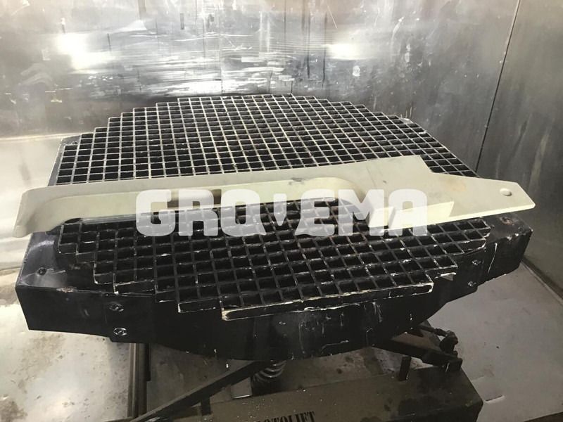 Liebherr R914STD / R914HDSL / R914B / R914 EW / R904 / R924 B / R934 / R934B / R954B / R964B / R974B / R974 - Tubo de admissão: foto 3 Liebherr R914STD / R914HDSL / R914B / R914 EW / R904 / R924 B / R934 / R934B / R954B / R964B / R974B / R974 - Tubo de admissão: foto 3