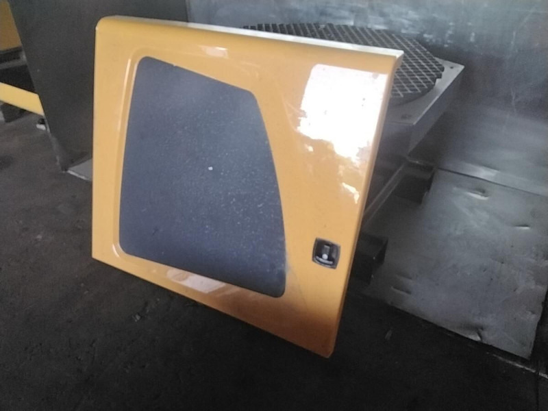 Liebherr Right Side Door - Porta e peças: foto 1 Liebherr Right Side Door - Porta e peças: foto 1