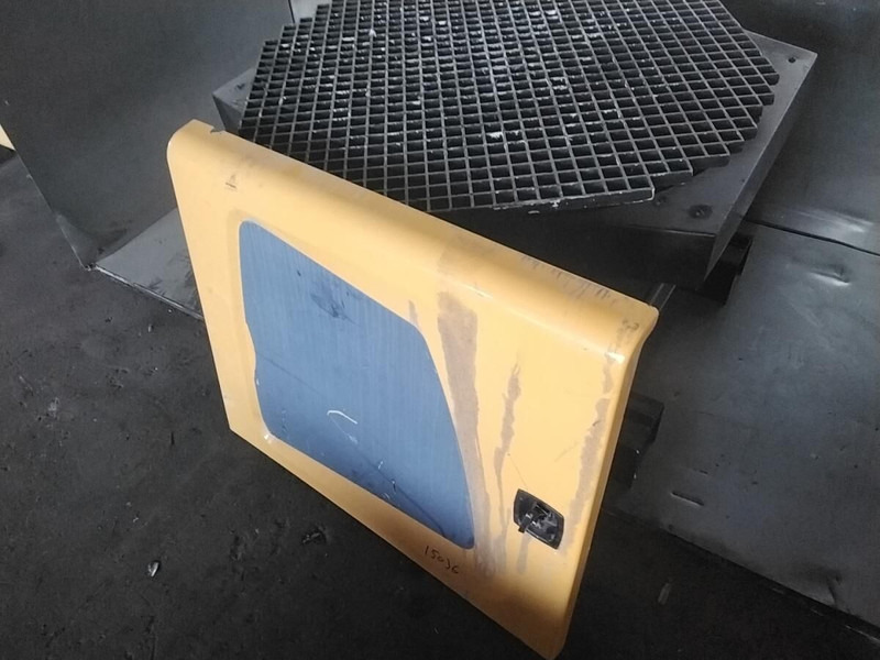 Liebherr Side Door Right - Porta e peças: foto 1 Liebherr Side Door Right - Porta e peças: foto 1