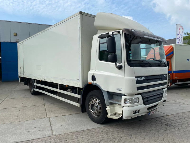 DAF CF 65.250 Closed Box / Euro 5 / Dhollandia - Camião furgão: foto 3 DAF CF 65.250 Closed Box / Euro 5 / Dhollandia - Camião furgão: foto 3