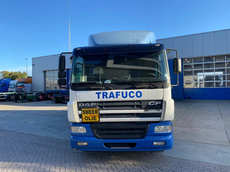 DAF CF 75.310 / Manual / 16000 LT / 5 Compartments / ADR / Euro 3 - Camião cisterna: foto 2 DAF CF 75.310 / Manual / 16000 LT / 5 Compartments / ADR / Euro 3 - Camião cisterna: foto 2