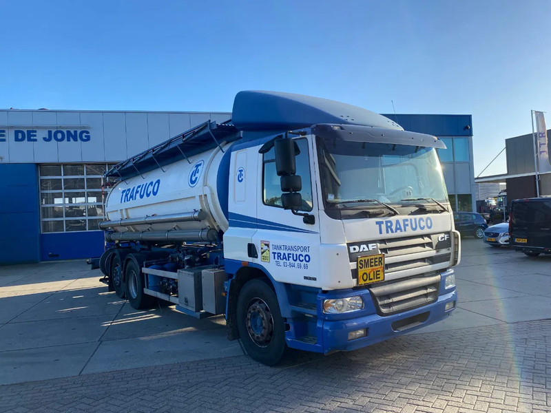 DAF CF 75.310 / Manual / 16000 LT / 5 Compartments / ADR / Euro 3 - Camião cisterna: foto 3 DAF CF 75.310 / Manual / 16000 LT / 5 Compartments / ADR / Euro 3 - Camião cisterna: foto 3