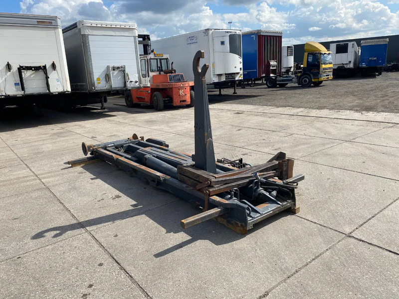 Tractor Volvo FM 440 6x4 / Hooklift and Tractor / Hub Reduction: foto 16 Tractor Volvo FM 440 6x4 / Hooklift and Tractor / Hub Reduction: foto 16