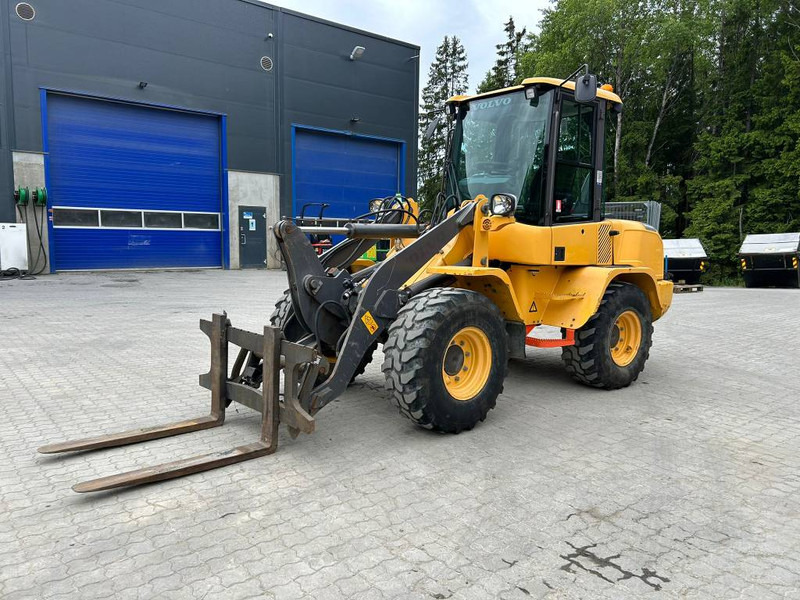 Volvo L 30 G - Pá carregadora de rodas: foto 1 Volvo L 30 G - Pá carregadora de rodas: foto 1
