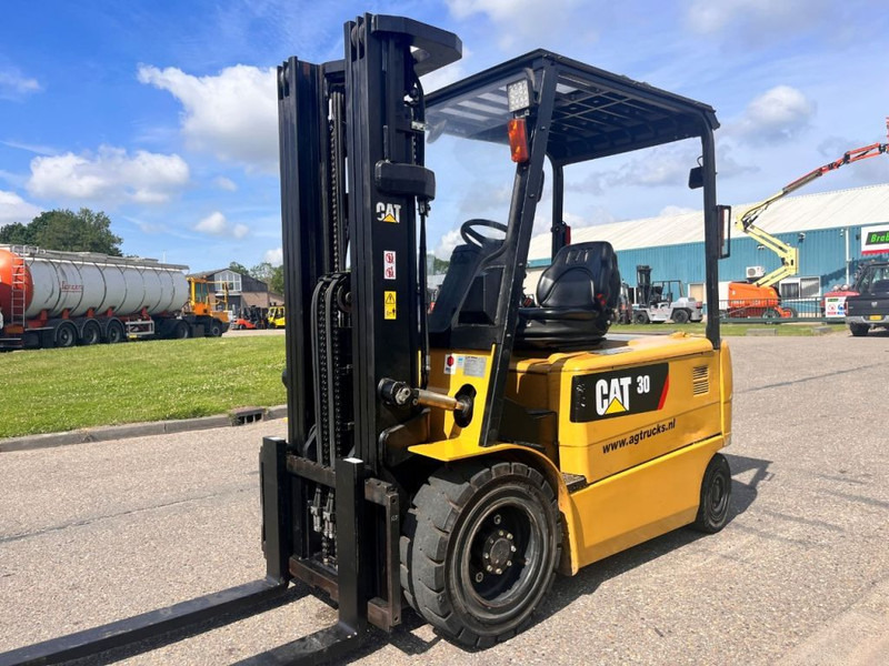 Caterpillar EP30K-PAC - Empilhador elétrico: foto 4 Caterpillar EP30K-PAC - Empilhador elétrico: foto 4
