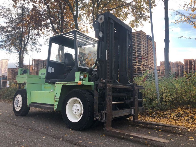 Clark DPL100 - Empilhador a diesel: foto 3 Clark DPL100 - Empilhador a diesel: foto 3