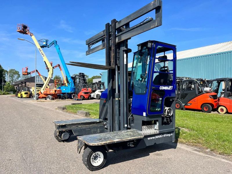 Combilift C4000 4 WAY FORKLIFT - Empilhador de 4 vias: foto 1 Combilift C4000 4 WAY FORKLIFT - Empilhador de 4 vias: foto 1