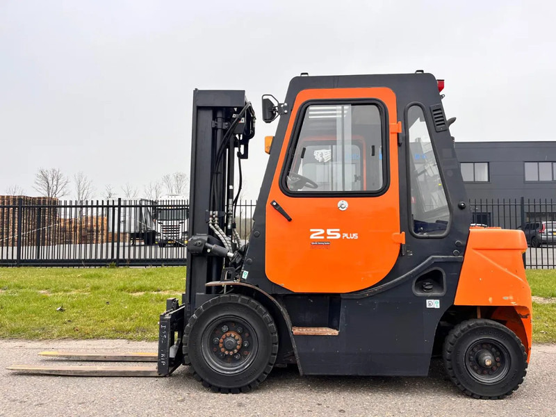 Doosan D25G PLUS - Empilhador: foto 2 Doosan D25G PLUS - Empilhador: foto 2