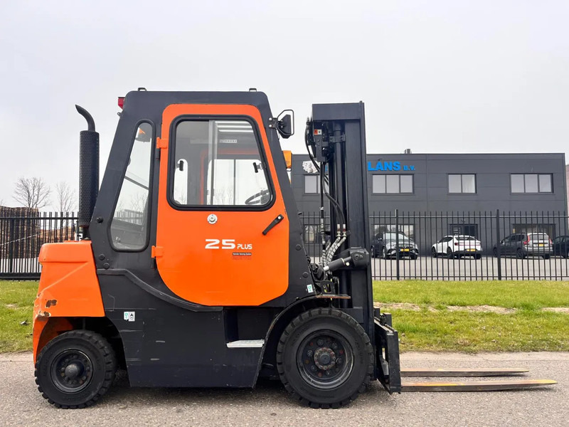 Doosan D25G PLUS - Empilhador: foto 1 Doosan D25G PLUS - Empilhador: foto 1