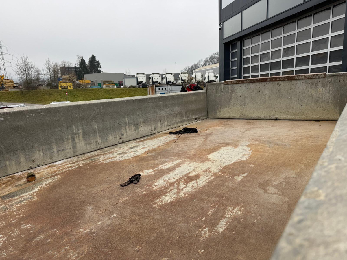 Camião basculante IVECO 270 4x2 Kipper: foto 13