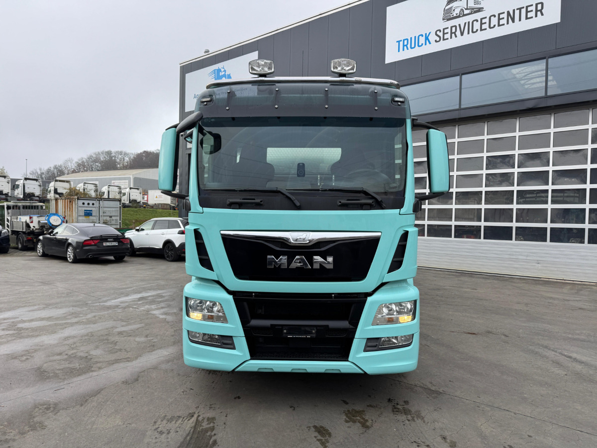 MAN TGS 26.440 6x2 Isoliert Milchtank 3 Kammern - Camião cisterna: foto 2 MAN TGS 26.440 6x2 Isoliert Milchtank 3 Kammern - Camião cisterna: foto 2