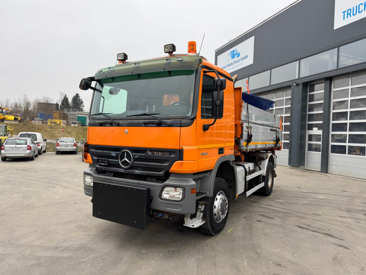 MERCEDES Actros 1841 4x4 mit Schneeplfug - Camião basculante: foto 2 MERCEDES Actros 1841 4x4 mit Schneeplfug - Camião basculante: foto 2