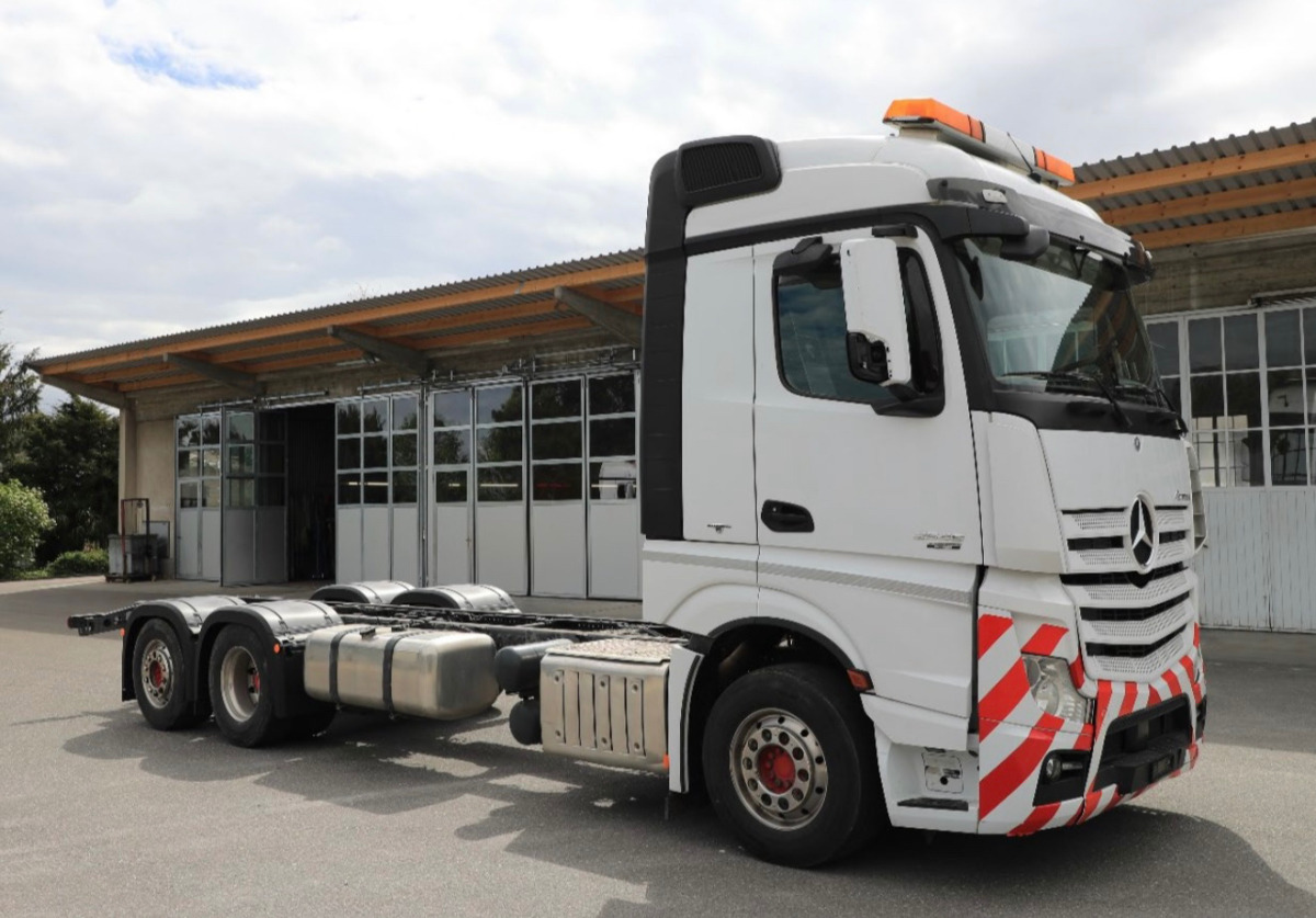 MERCEDES Actros 2548 6x2 - Camião chassi: foto 3 MERCEDES Actros 2548 6x2 - Camião chassi: foto 3