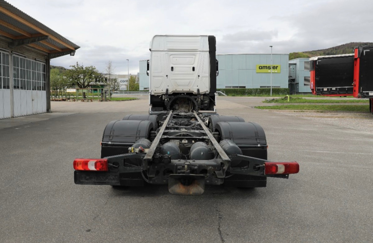 MERCEDES Actros 2548 6x2 - Camião chassi: foto 4 MERCEDES Actros 2548 6x2 - Camião chassi: foto 4