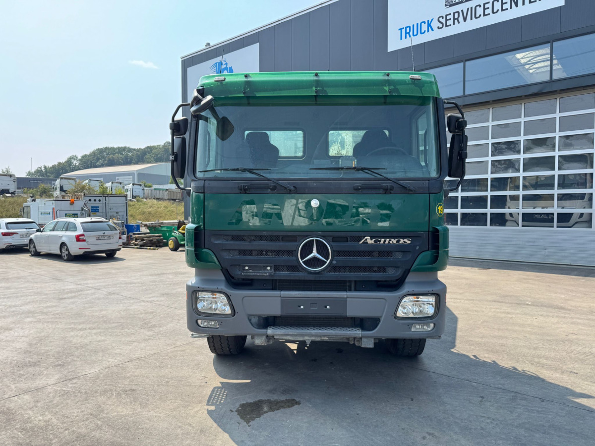 MERCEDES Actros 3244 8x4 Liebherr 9m3 - Camião betoneira: foto 2 MERCEDES Actros 3244 8x4 Liebherr 9m3 - Camião betoneira: foto 2