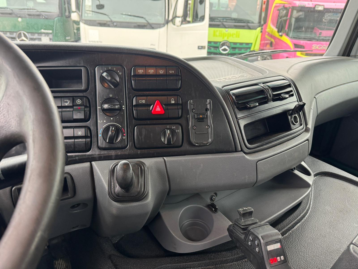Camião polibenne MERCEDES Actros 3248 Hiabt 26T AHK: foto 12 Camião polibenne MERCEDES Actros 3248 Hiabt 26T AHK: foto 12