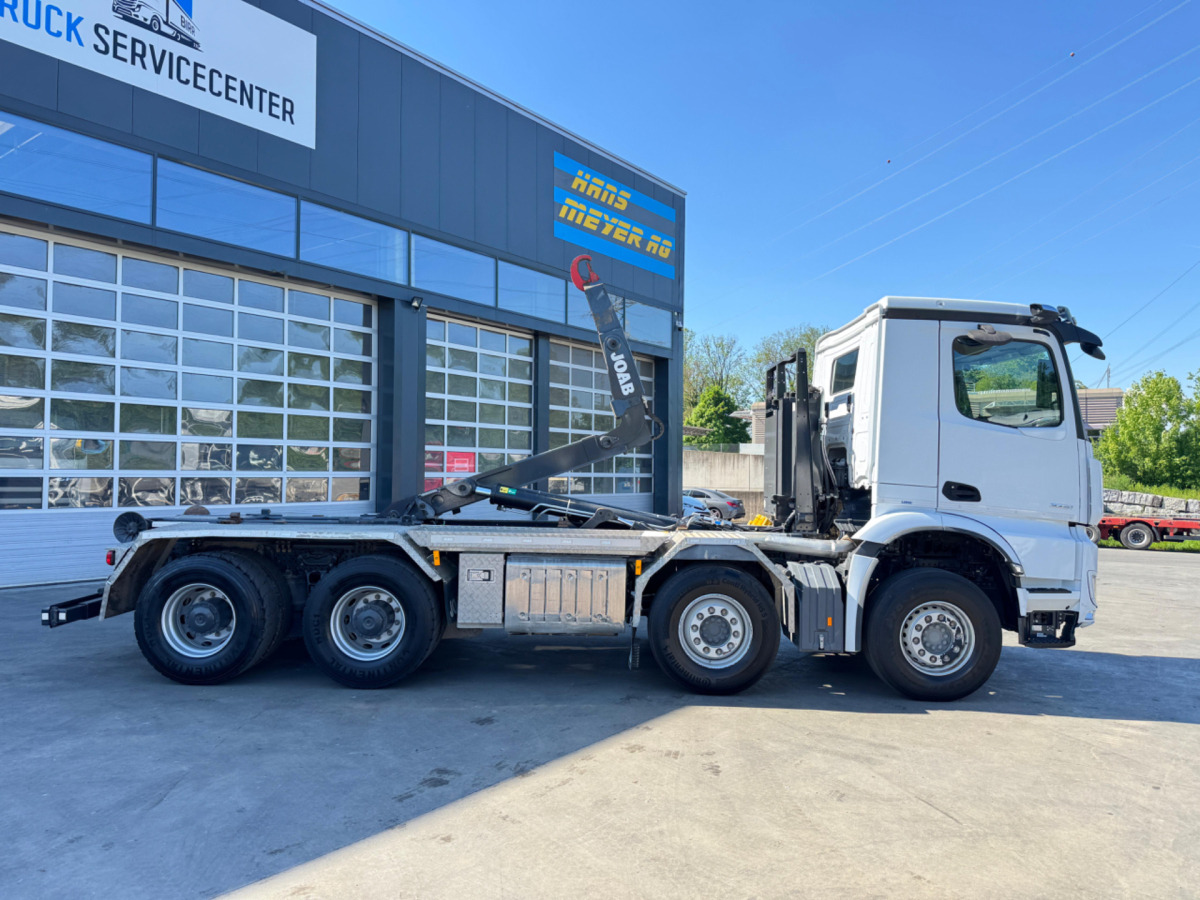 MERCEDES Arocs 3251 8x4 - Camião polibenne: foto 4 MERCEDES Arocs 3251 8x4 - Camião polibenne: foto 4
