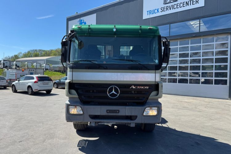 Mercedes-Benz Actros 3244 8x4 Hiab 26T AHK - Camião polibenne: foto 4 Mercedes-Benz Actros 3244 8x4 Hiab 26T AHK - Camião polibenne: foto 4