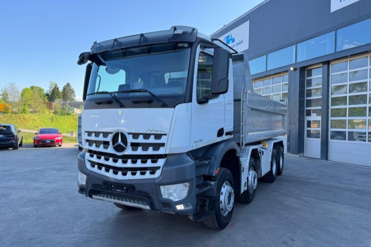 Mercedes-Benz Arocs 3248 8x4 - Camião basculante: foto 2 Mercedes-Benz Arocs 3248 8x4 - Camião basculante: foto 2