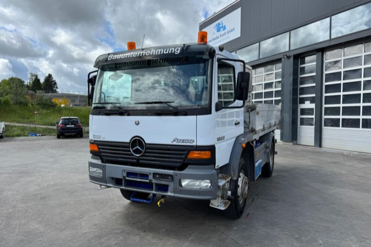 Mercedes-Benz Atego 1523 4x4 3S Kipper - Camião basculante: foto 2 Mercedes-Benz Atego 1523 4x4 3S Kipper - Camião basculante: foto 2