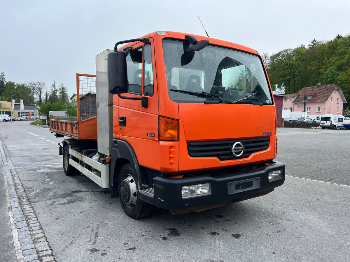 NISSAN Atleon 80.19 4x2 Hooklift - Camião polibenne: foto 4 NISSAN Atleon 80.19 4x2 Hooklift - Camião polibenne: foto 4