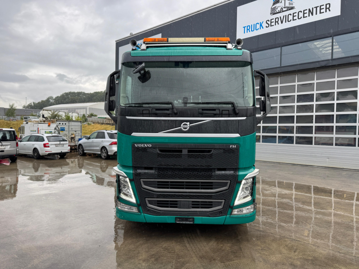 VOLVO FH-540 6x2 Tajfun L300Z - Camião de transporte de madeira, Camião grua: foto 2 VOLVO FH-540 6x2 Tajfun L300Z - Camião de transporte de madeira, Camião grua: foto 2