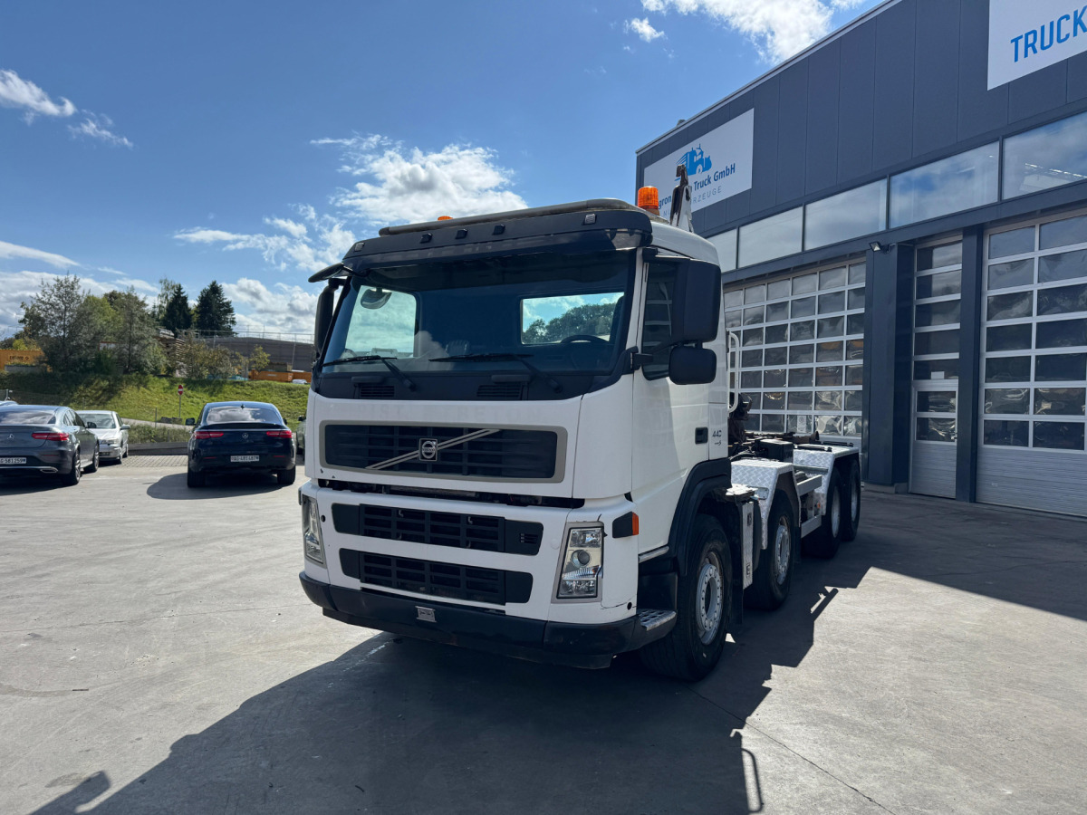 VOLVO FM-440 8x4 Hiab 25T AHK - Camião polibenne: foto 1 VOLVO FM-440 8x4 Hiab 25T AHK - Camião polibenne: foto 1