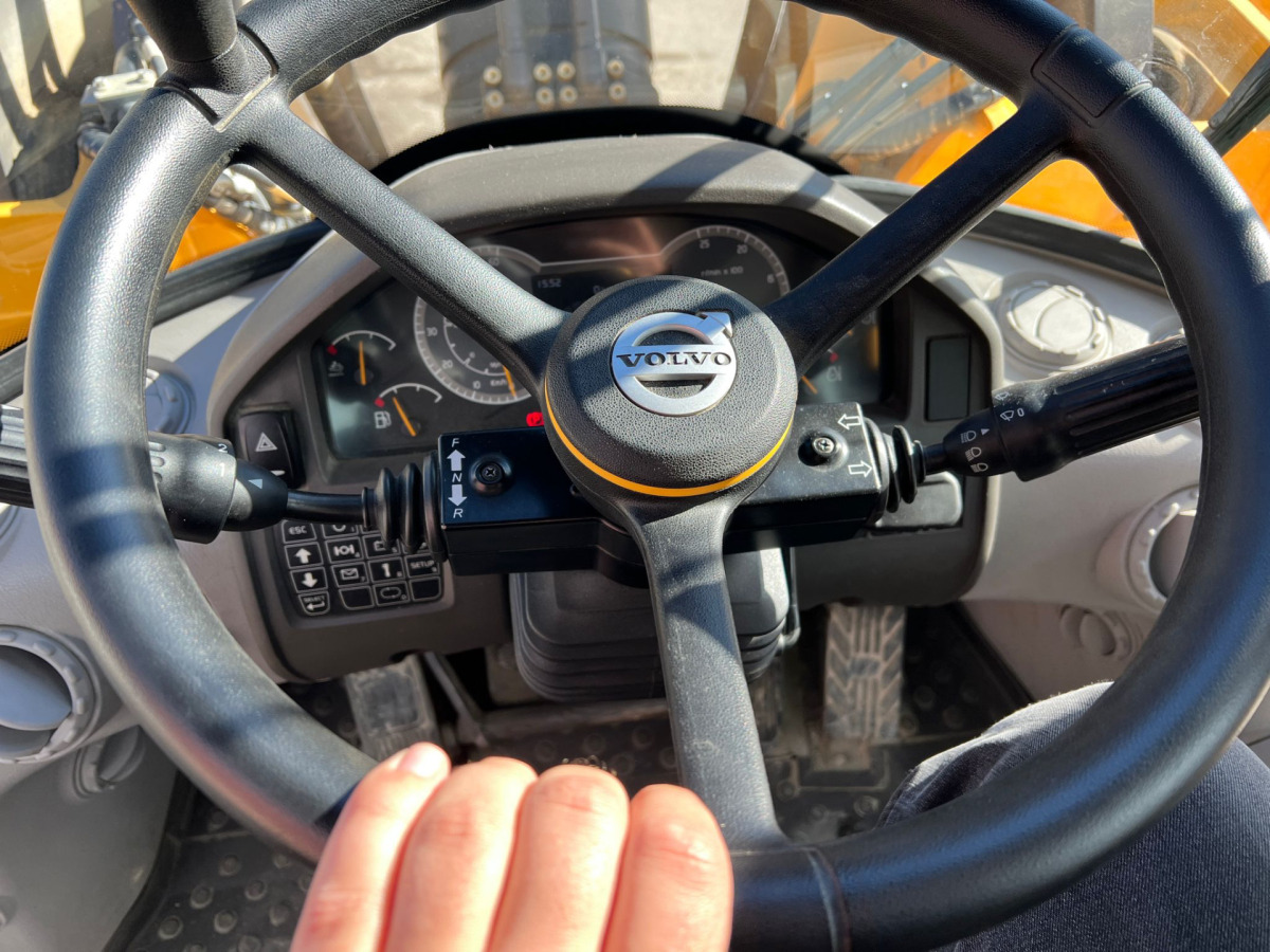 Pá carregadora de rodas VOLVO L180H: foto 9