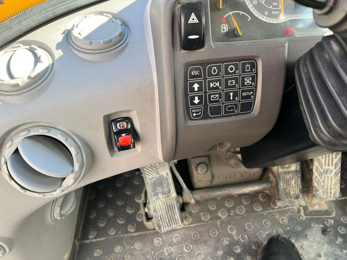 Pá carregadora de rodas VOLVO L180H: foto 7