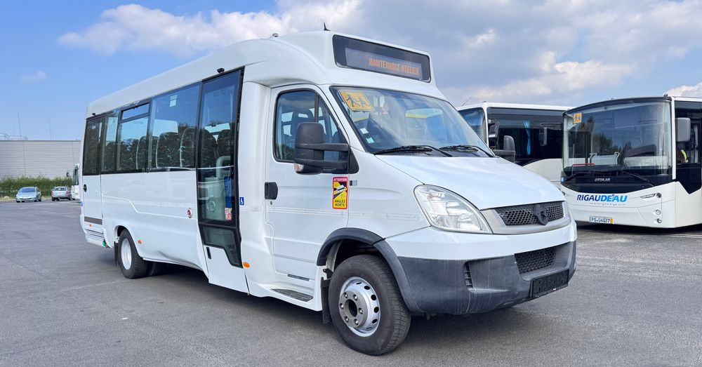 Irisbus Iveco / DURISOTTI / -28miejsc /euro5/ mała klima / winda / 114000 zł netto - Minibus, Furgão de passageiros: foto 1 Irisbus Iveco / DURISOTTI / -28miejsc /euro5/ mała klima / winda / 114000 zł netto - Minibus, Furgão de passageiros: foto 1