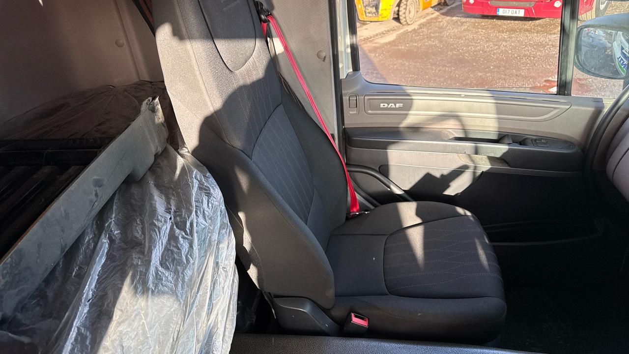 Camião furgão DAF CF 260: foto 8 Camião furgão DAF CF 260: foto 8