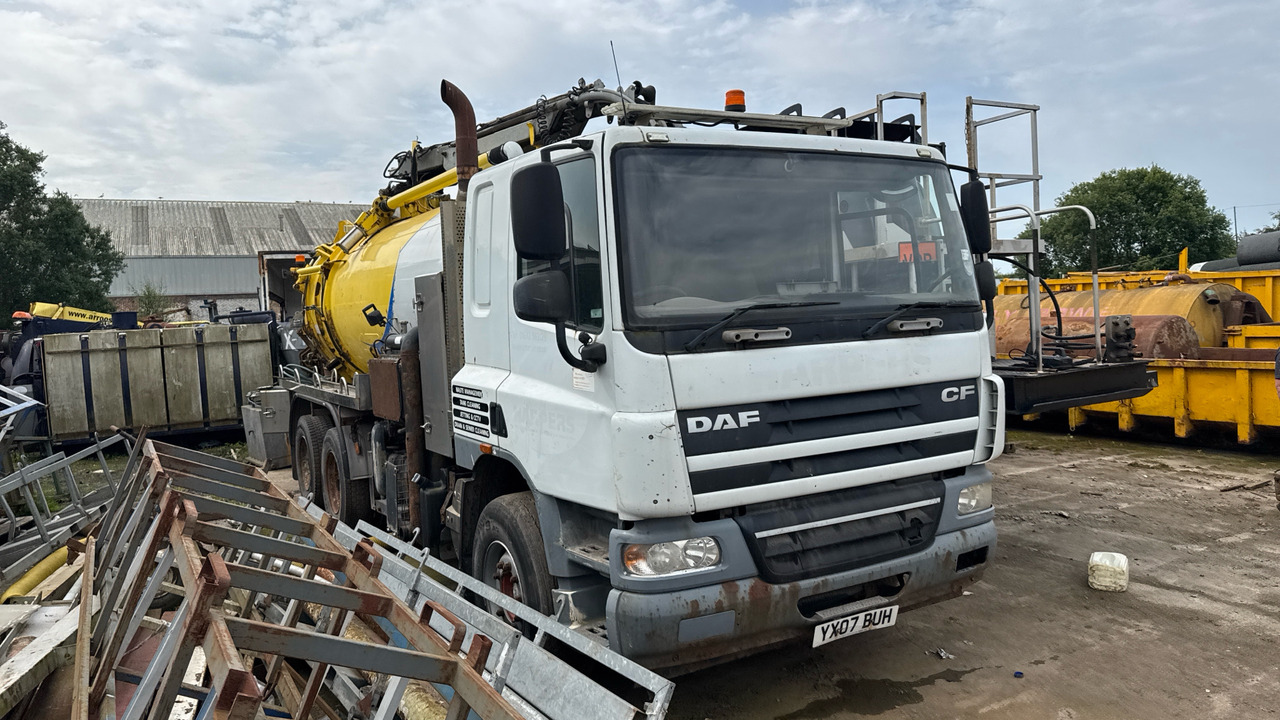 DAF CF 75.360 - Caminhão limpa fossa: foto 2 DAF CF 75.360 - Caminhão limpa fossa: foto 2