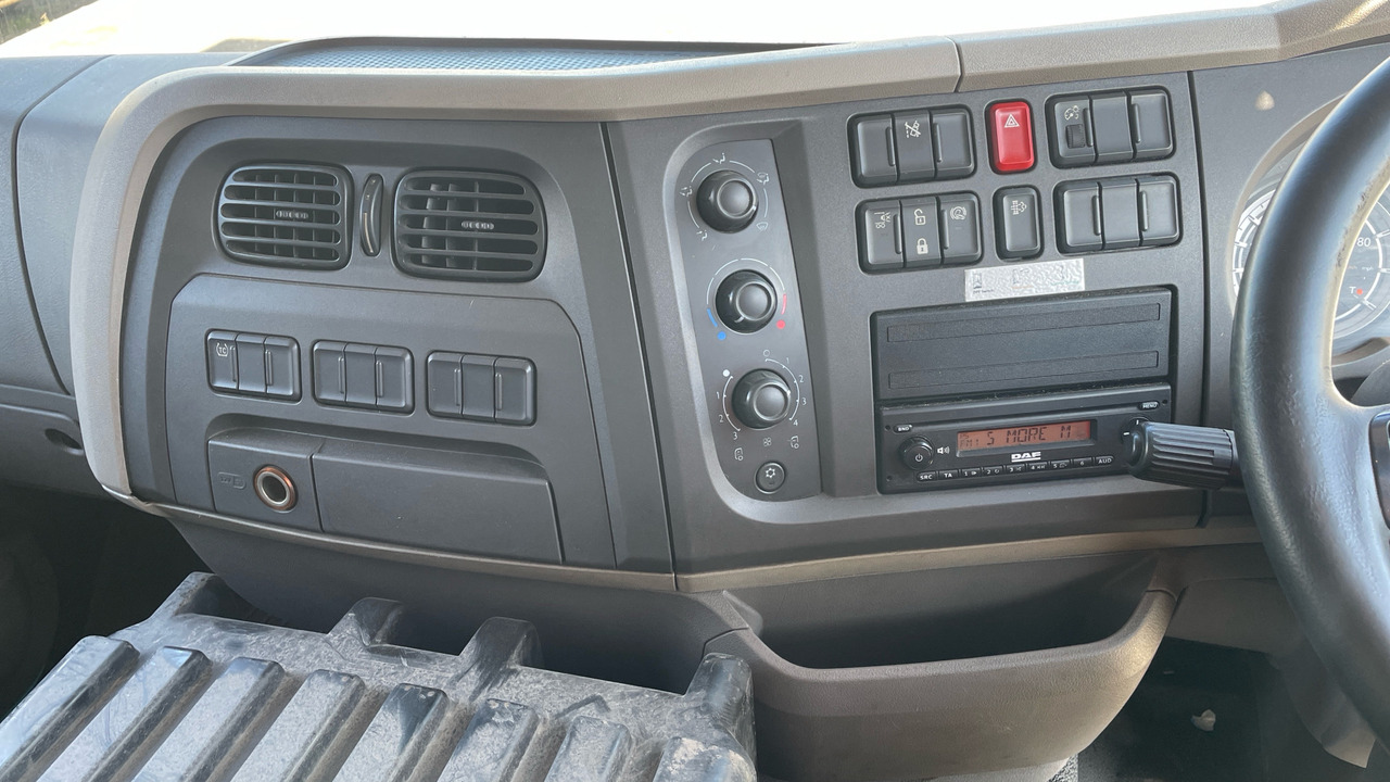 Camião de lona DAF LF 210: foto 7