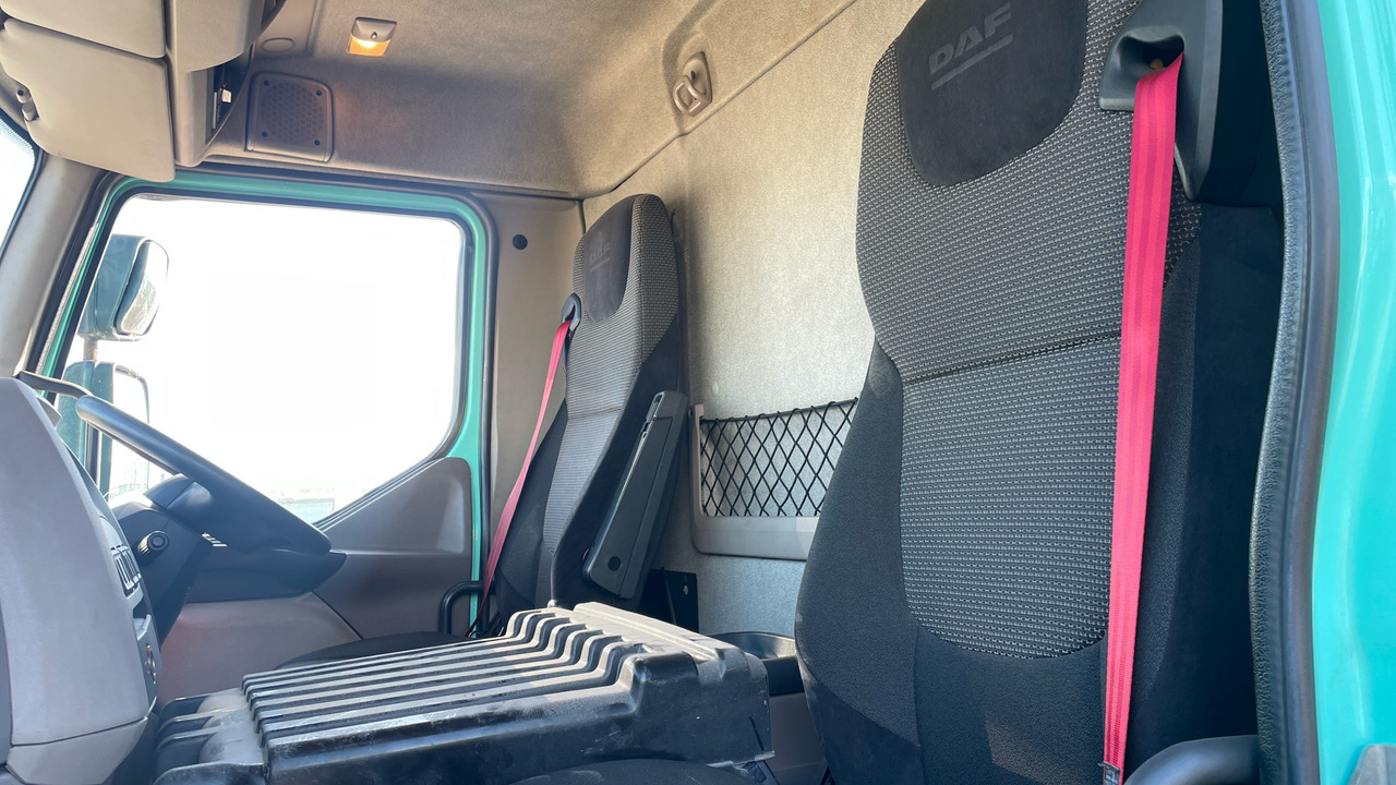 Camião de lona DAF LF 210: foto 15